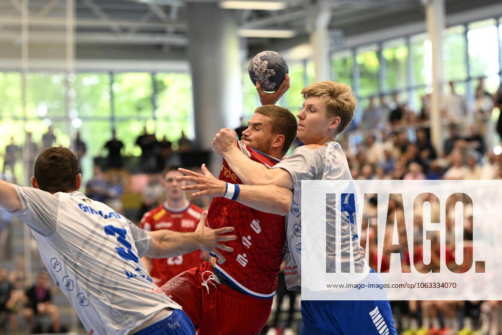 GER, 2 HBL, replay, Tusem Essen vs Dessau Rosslauer HV 06 29 6 2025 Essen, Sporthalle am Hallo, GER, 2 HBL, replay, Tusem Essen vs Dessau Rosslauer HV 06 2 HBL regulations prohibit any use of photographs as image sequences and or quasi video in the picture Julius Drachau Dessau Rosslauer HV06 44 vs Dennis Szczesny Tusem Essen 22 NordphotoxGmbHx xFreund nph00018