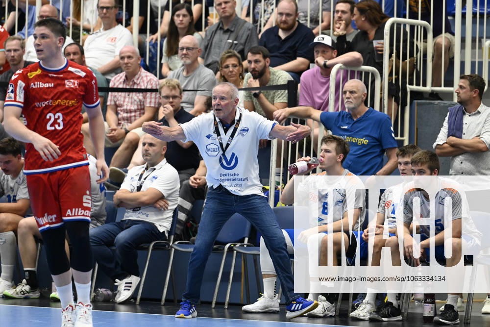 GER, 2 HBL, Repechage, Tusem Essen vs Dessau Rosslauer HV 06 29 6 2025 Essen, Sporthalle am Hallo, GER, 2 HBL, Repechage, Tusem Essen vs Dessau Rosslauer HV 06 2 HBL regulations prohibit any use of photographs as image sequences and or quasi video in picture Coach Uwe Jungandreas Dessau Rosslauer HV06 in action NordphotoxGmbHx xFreund nph00018