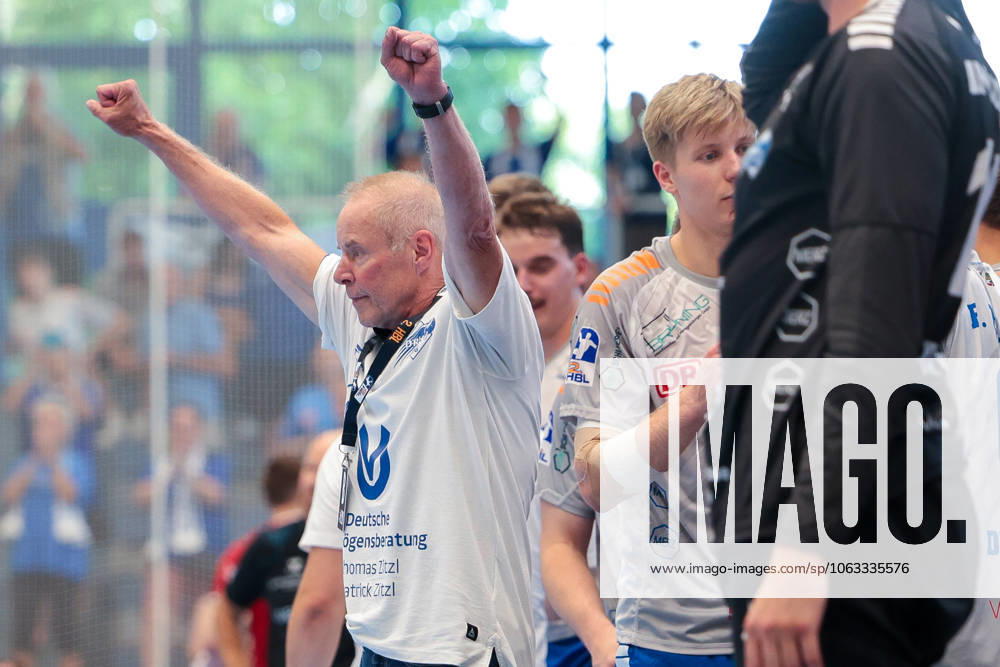 2 Handball Bundesliga, Catch-up match, TuSEM Essen Dessau Rosslauer HV 06, Coach Uwe Jungandreas cheers, Essen Sporthalle Am Hallo NRW Germany xRHR PHOTO DEx