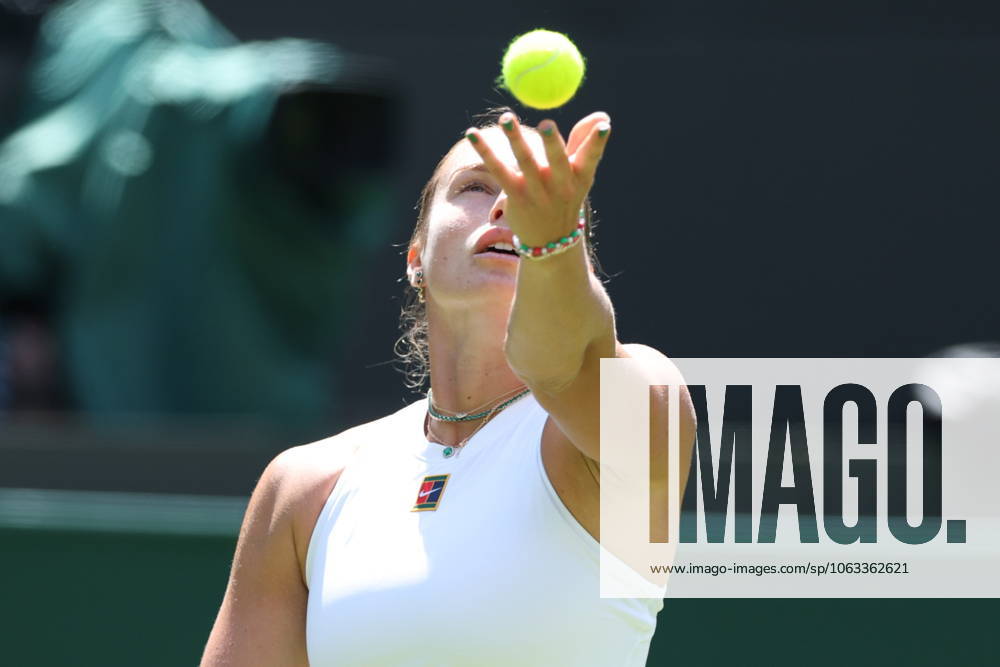 TENIS WIMBLEDON 2025 LONDYN 300625 N Z ARYNA SABALENKA MARCIN CHOLEWINSKI NEWSPIX.PL TENNIS WIMBLEDON 2025 LONDON 30062025 ARYNA SABALENKA DURING THE MATCH IN THE FIRST ROUND NEWSPIX.PL --- newspix.pl