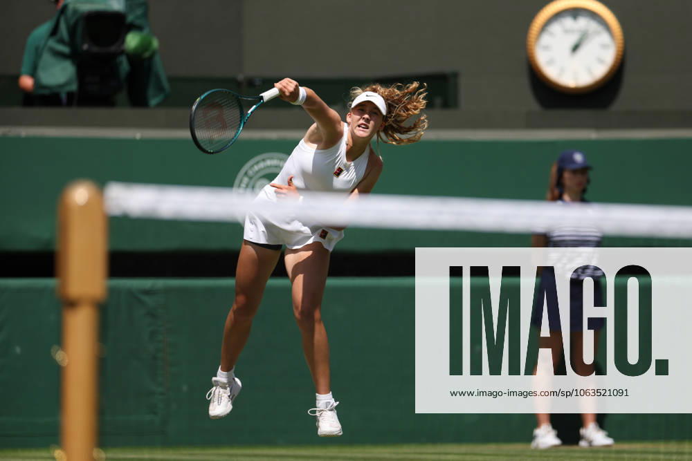 MIRRA ANDREEVA during the match against L. Bronzetti of Italy in the second round of Championships 2025 at Wimbledon AELTC in London. London United Kingdom - ZUMAc278 20250703_zsp_c278_046