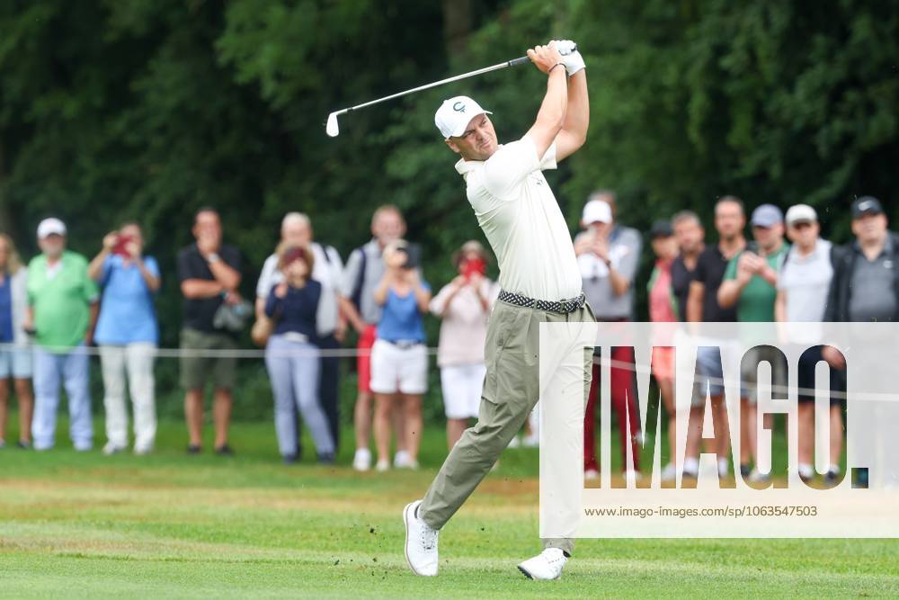 Martin Kaymer GER on the fairway, 36 BMW International Open 2025, Golf, DP World Tour, Men, Round 2, 04 07 2025 Eichenried Bayern Germany