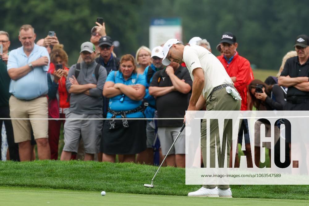 Martin Kaymer GER putting, 36 BMW International Open 2025, Golf, DP World Tour, Men, Round 2, 04 07 2025 Eichenried Bayern Germany