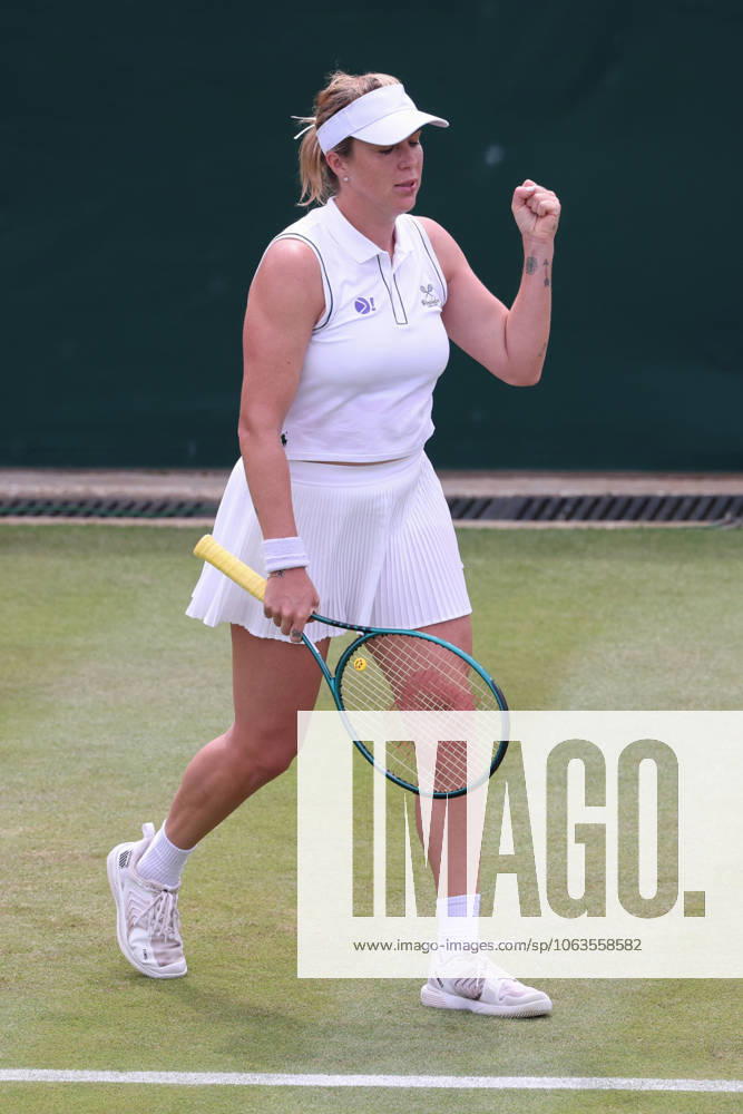 Anastasia Pavlyuchenkova makes a fist and cheers, cheers,joy,emotion Ladies Singles, Ladies Singles