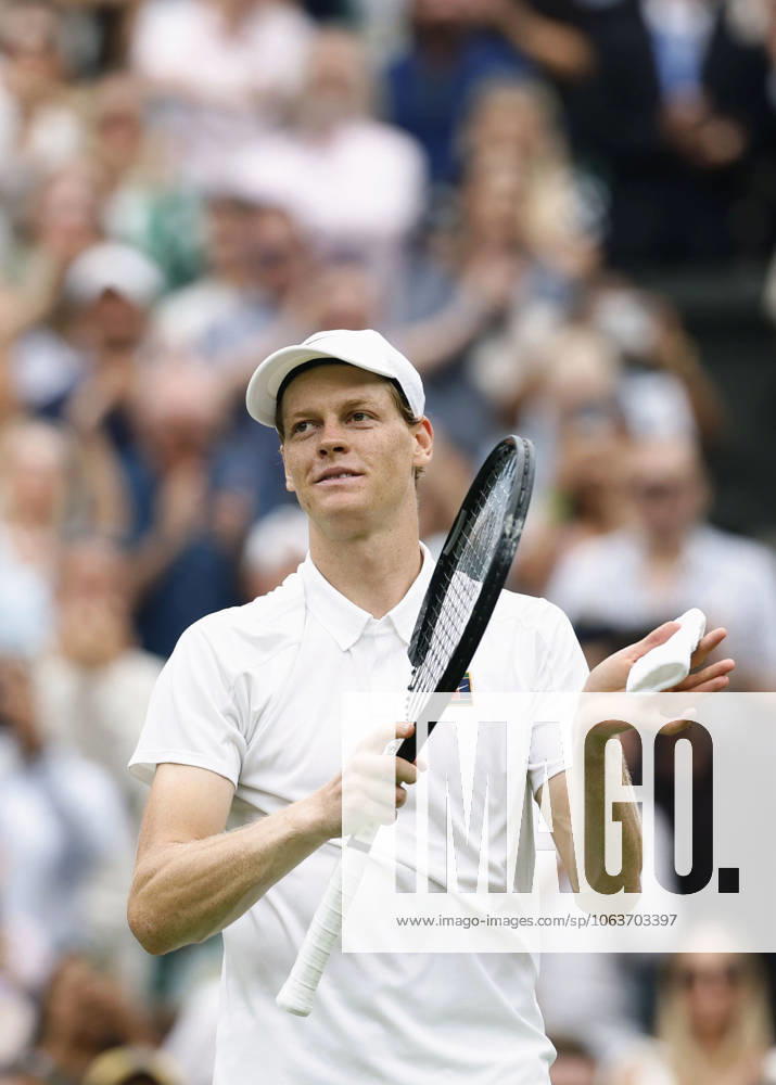 Tennis: Wimbledon championships Jannik Sinner of Italy acknowledges the crowd after beating Pedro Martinez of Spain in the men s singles third round at the Wimbledon tennis tournament in London on July 5, 2025. A14AA0004703936P