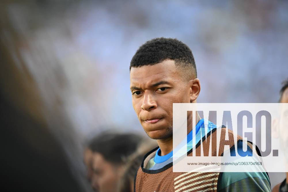 (250706) -- NEW JERSEY, July 6, 2025 -- Kylian Mbappe of Real Madrid is seen during the warm-up during the quarterfinal match between Real Madrid (Spain) and Borussia Dortmund (Germany) at the FIFA Club World Cup 2025 in New Jersey, the United States, July 5, 2025. ) (SP)U.S.-NEW JERSEY-FOOTBALL-FIFA CLUB WORLD CUP-QUARTERFINALS-REAL MADRID VS BORUSSIA DORTMUND WuxXiaoling