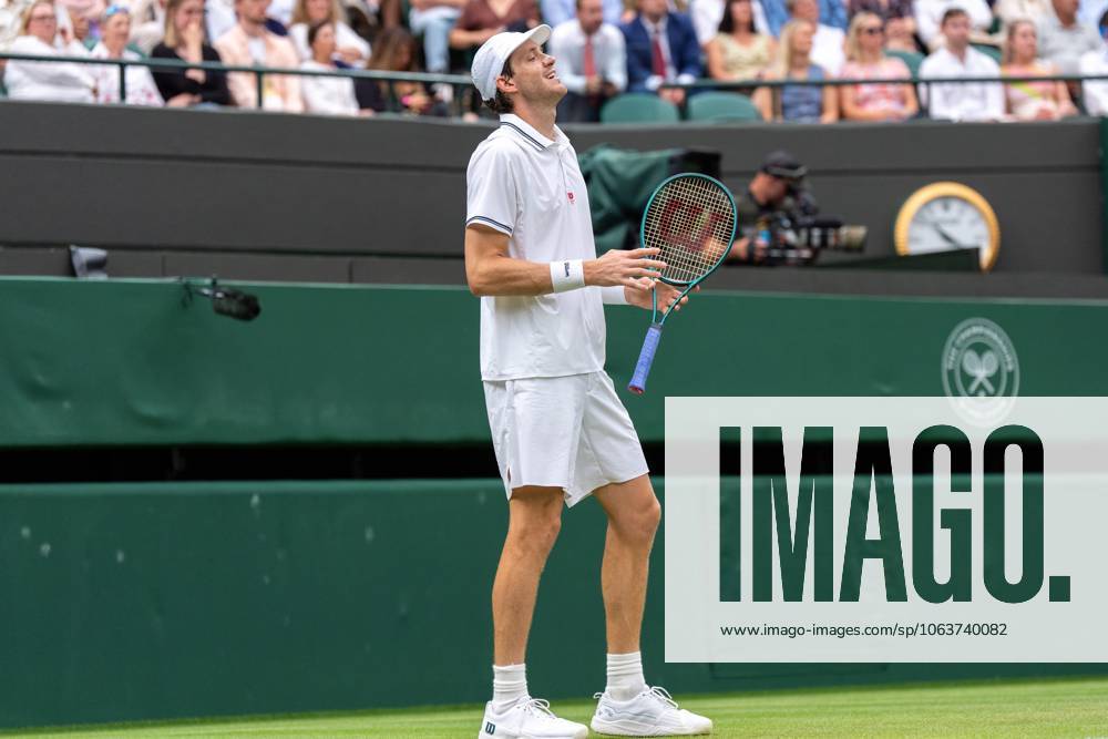 2025-07-06 Wimbledon 2025 LONDON, ENGLAND - JULY 6: Nicolas Jarry of Chile during Wimbledon 2025 at All England Lawn Tennis & Croquet Club on July 6, 2025 in London, England. London All England Lawn Tennis & Croquet Club England Content not available for redistribution in The Netherlands directly or indirectly through any third parties.