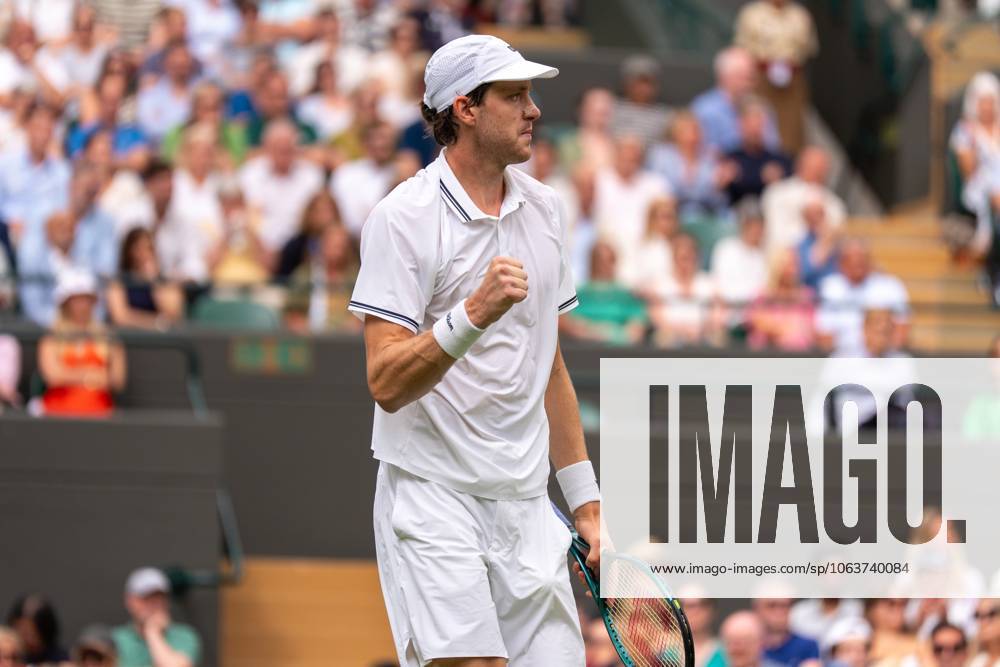 2025-07-06 Wimbledon 2025 LONDON, ENGLAND - JULY 6: Nicolas Jarry of Chile during Wimbledon 2025 at All England Lawn Tennis & Croquet Club on July 6, 2025 in London, England. London All England Lawn Tennis & Croquet Club England Content not available for redistribution in The Netherlands directly or indirectly through any third parties.