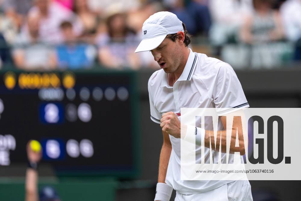 2025-07-06 Wimbledon 2025 LONDON, ENGLAND - JULY 6: Nicolas Jarry of Chile during Wimbledon 2025 at All England Lawn Tennis & Croquet Club on July 6, 2025 in London, England. London All England Lawn Tennis & Croquet Club England Content not available for redistribution in The Netherlands directly or indirectly through any third parties.