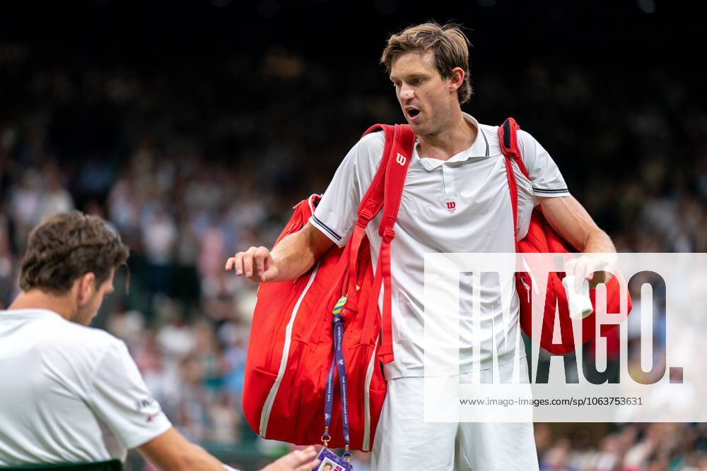2025-07-06 Wimbledon 2025 LONDON, ENGLAND - JULY 6: Nicolas Jarry of Chile, Cameron Norrie of Great Britain, discussion after the match during Wimbledon 2025 at All England Lawn Tennis & Croquet Club on July 6, 2025 in London, England. London All England Lawn Tennis & Croquet Club England Content not available for redistribution in The Netherlands directly or indirectly through any third parties.