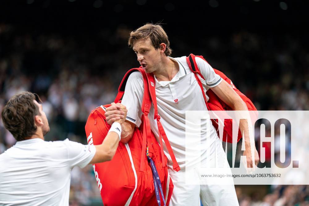 2025-07-06 Wimbledon 2025 LONDON, ENGLAND - JULY 6: Nicolas Jarry of Chile, Cameron Norrie of Great Britain, discussion after the match during Wimbledon 2025 at All England Lawn Tennis & Croquet Club on July 6, 2025 in London, England. London All England Lawn Tennis & Croquet Club England Content not available for redistribution in The Netherlands directly or indirectly through any third parties.