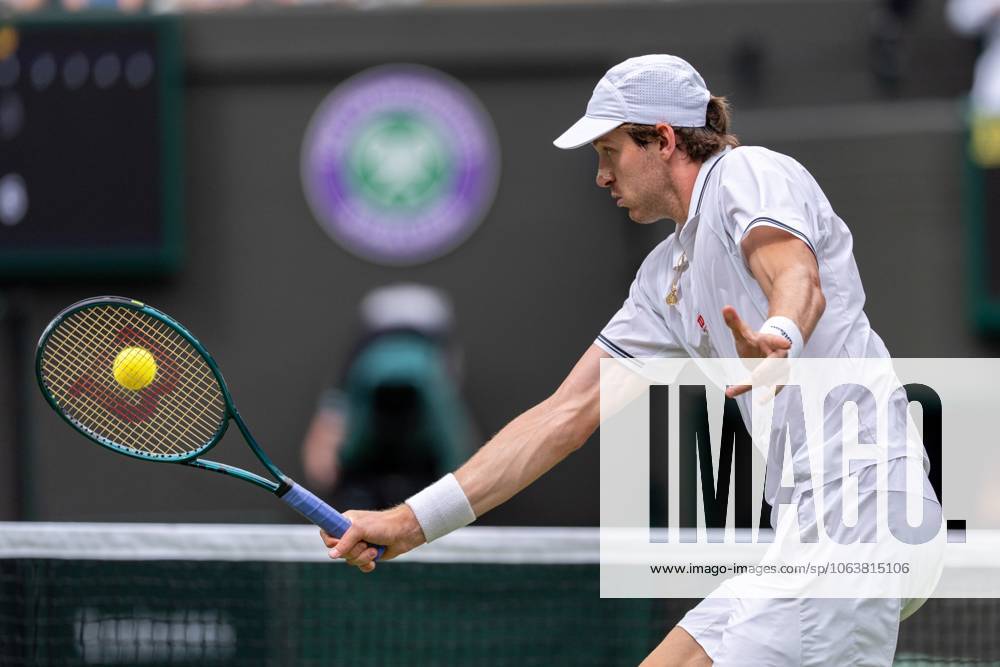2025-07-06 Wimbledon 2025 LONDON, ENGLAND - JULY 6: Nicolas Jarry of Chile during Wimbledon 2025 at All England Lawn Tennis & Croquet Club on July 6, 2025 in London, England. London All England Lawn Tennis & Croquet Club England Content not available for redistribution in The Netherlands directly or indirectly through any third parties.