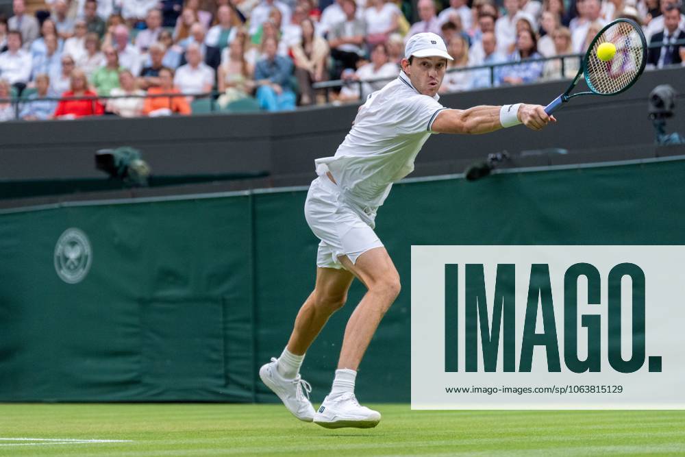 2025-07-06 Wimbledon 2025 LONDON, ENGLAND - JULY 6: Nicolas Jarry of Chile during Wimbledon 2025 at All England Lawn Tennis & Croquet Club on July 6, 2025 in London, England. London All England Lawn Tennis & Croquet Club England Content not available for redistribution in The Netherlands directly or indirectly through any third parties.