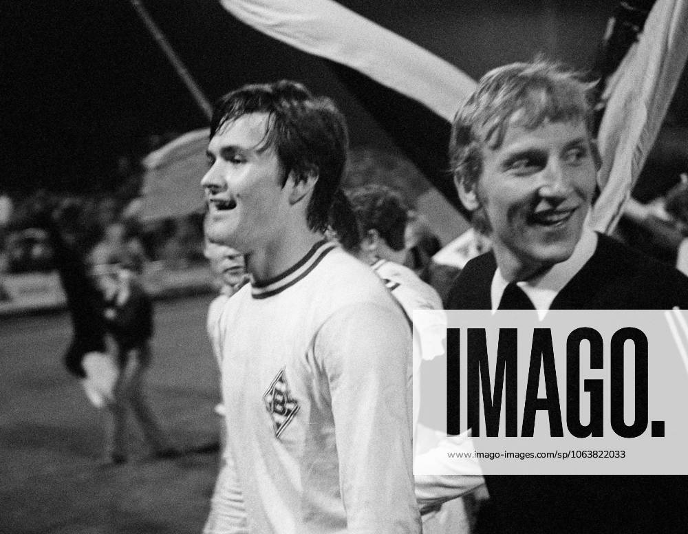 Boekelbergstadion, End of the match, Winners cheer, Ulrik le Fevre MG left and goalkeeper Wolfgang Kleff MG , Sixties, sports, football, Bundesliga, 1969 1970, Borussia Moenchengladbach vs Alemannia Aachen 5 1 Sixties, sports, football, Bundesliga, 1969 1970, Borussia Moenchengladbach vs Alemannia Aachen 5 1, 31 10 1969, Boekelberg Stadium, end of the game, winners rejoicing, Ulrik le Fevre MG left and goalkeeper Wolfgang Kleff MG , Sixties, sports, football, Bundesliga, 1969 1970, Borussia Moenchengladbach vs Alemannia Aachen 5 1, 31 10 1969, Boekelberg Stadium, end of the game, winners rejoicing, Ulrik le Fevre MG left and goalkeeper Wolfgang Kleff MG