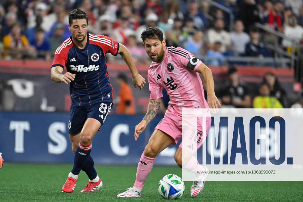 Foxborough, Massachusetts, USA; Inter Miami forward Lionel Messi (10) controls the ball against New England Revolution midfielder Matt Polster (8) during the second half at Gillette Stadium. CSM Foxborough USA - ZUMAc04_ 20250709_zma_c04_078