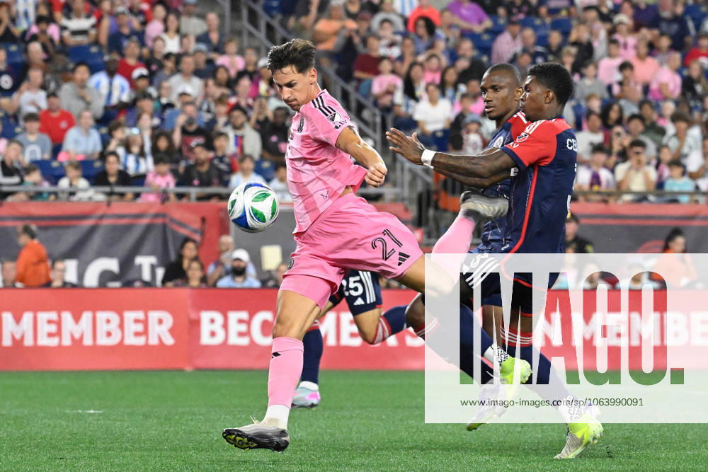 Foxborough, Massachusetts, USA; Inter Miami forward Tadeo Allende (21) shoots the ball against the New England Revolution during the second half at Gillette Stadium. CSM Foxborough USA - ZUMAc04_ 20250709_zma_c04_082