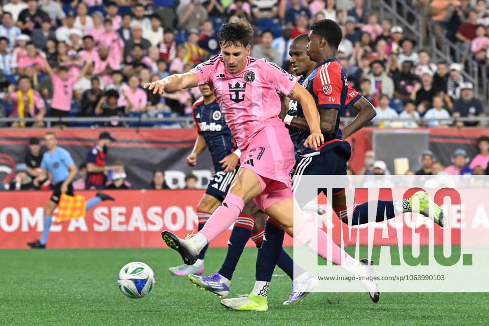 Foxborough, Massachusetts, USA; Inter Miami forward Tadeo Allende (21) shoots the ball against the New England Revolution during the second half at Gillette Stadium. CSM Foxborough USA - ZUMAc04_ 20250709_zma_c04_085