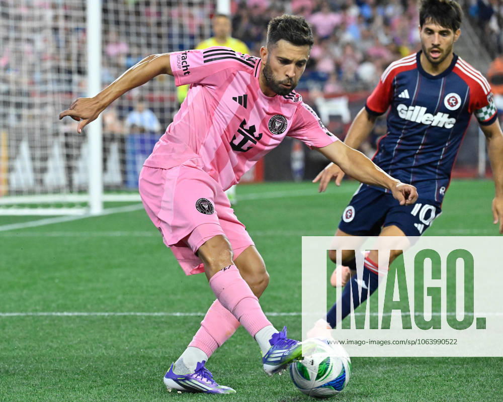 Foxborough, Massachusetts, USA; Inter Miami defender Jordi Alba (18) passes the ball against the New England Revolution during the second half at Gillette Stadium. CSM Foxborough USA - ZUMAc04_ 20250709_zma_c04_100