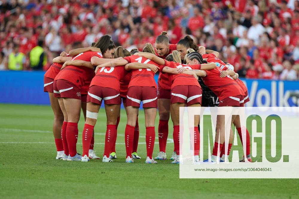 UEFA Womens Euro 2025 Finland Switzerland 10 07 2025 Lia Wälti 13 Switzerland , Smilla Vallotto 14 Switzerland , Laia Balleste 15 Switzerland , Sandrine Mauron 16 Switzerland , Svenja Fölmli 17 Switzerland , Viola Calligaris 18 Switzerland , Alayah Pilgrim 20 Switzerland , Nadine Böhi 21 Switzerland , Sydney Schertenleib 22 Switzerland , Alisha Lehmann 23 Switzerland and other Swiss players dressed in red in team meeting UEFA Womens Euro 2025 Finland - Switzerland Geneva, Stade de Genève on 10 07 2025