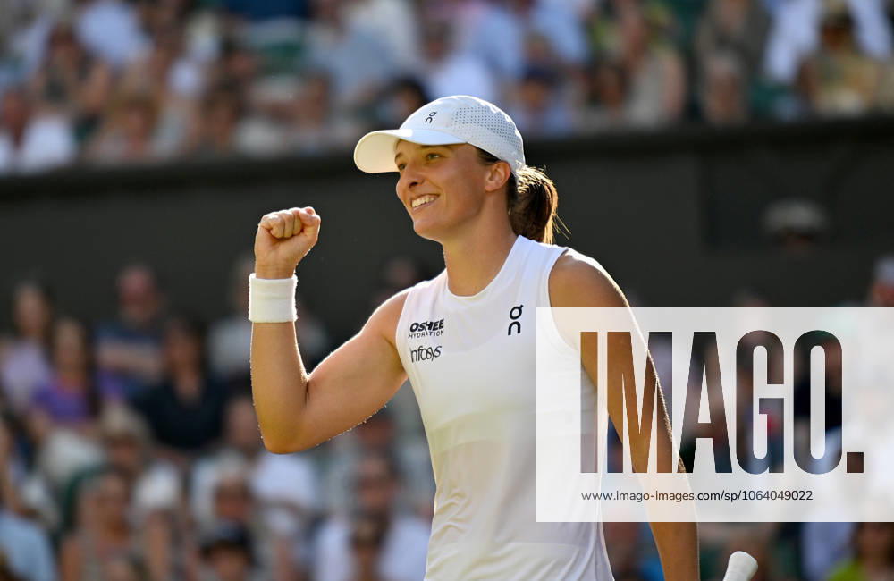 (250711) -- LONDON, July 11, 2025 -- Iga Swiatek celebrates after the women s singles semifinal match between Iga Swiatek of Poland and Belinda Bencic of Switzerland at the Wimbledon Tennis Championships in London, Britain, July 10, 2025. ) (SP)BRITAIN-LONDON-TENNIS-WIMBLEDON-WOMEN S SINGLES LixYing