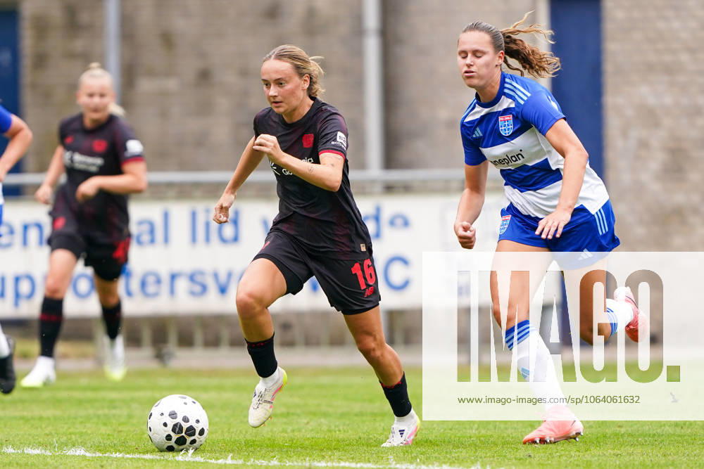2025-07-11 PEC Zwolle Women v Bayer Leverkusen Women - Pre-season friendly WEZEP, NETHERLANDS - JULY 11: Sofie Zdebel of Bayer Leverkusen, Maud Rutgers of PEC Zwolle during the Pre-season friendly match between PEC Zwolle Women and Bayer Leverkusen Women at Sportpark Mulderssingel on July 11, 2025 in Wezep, Netherlands. Wezep Sportpark Mulderssingel Netherlands Content not available for redistribution in The Netherlands directly or indirectly through any third parties.