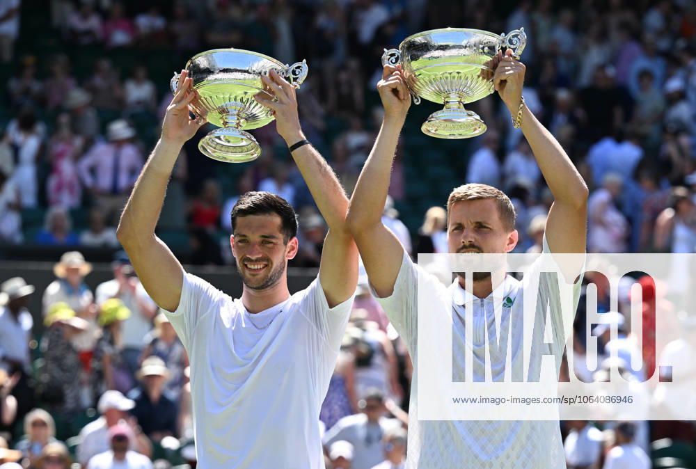 (250712) -- LONDON, July 12, 2025 -- Julian Cash (L) Lloyd Glasspool pose with their trophies during the awarding ceremony after the men s doubles final between Rinky Hijikata (Australia) David Pel (the Netherlands) and Julian Cash Lloyd Glasspool of Britain at the Wimbledon Tennis Championships in London, Britain, July 12, 2025. ) (SP)BRITAIN-LONDON-TENNIS-WIMBLEDON-MEN S DOUBLES-FINAL ZhaoxDingzhe