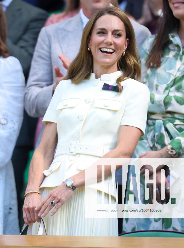Wimbledon Championships 2025 AELTC, Day Thirteen, London, UK - 12 07 2025 Her Royal Highness Catherine, Princess of Wales in the Royal Box on Centre Court at Wimbledon ahead of the Ladies Final of the 2025 Championships London Wimbledon London GBR, UK NEWSPAPERS OUT