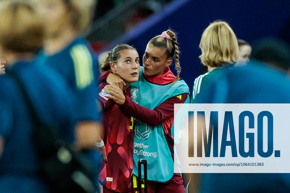 UEFA Womens Euro 2025 Sweden Germany 12 07 2025 Carlotta Wamser Germany, 5 leaves the pitch with red, Selina Cerci Germany, 15 consoles UEFA Womens Euro 2025 Sweden Germany Zurich, Letzigrund on 12 07 2025