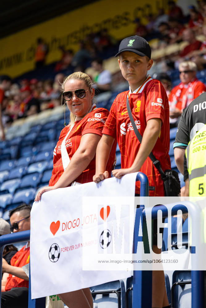 Football - Pre-Season Friendly - Preston North End FC v Liverpool FC PRESTON, ENGLAND - Sunday, July 13, 2025: Liverpool fan holding a sign in memory of Diogo Jota before a pre-season friendly match between Preston North End FC and Liverpool FC at Deepdale. (Photo by David Rawcliffe Propaganda) PRESTON Deepdale LANCASHIRE ENGLAND