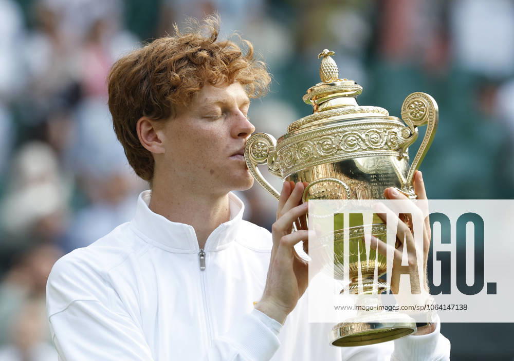 Tennis: Wimbledon championships Jannik Sinner of Italy kisses the victor s trophy after beating Carlos Alcaraz of Spain in the men s singles final at the Wimbledon tennis tournament in London on July 13, 2025. A14AA0004721780P