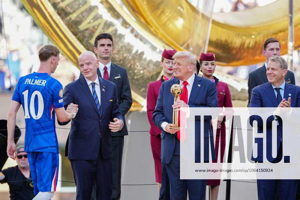 Medal ceremony for players of chelsea and psg :fifa club world cup 2925. (spo) medal ceremony for players of chelsea and psg :fifa club world cup 2925. July 13, 2025, new jersey, usa: medal ceremony of finalists of fifa club world cup 2025 presented by us president donald trump and fifa president gianni infantino after soccer match between chelsea and psg valid for the finals of fifa club world cup 2025 at metlife stadium in new jersey. Chelsea won 3-0.