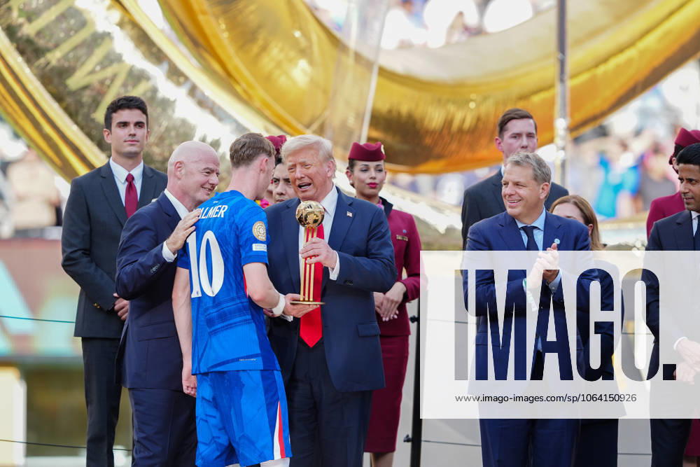 Medal ceremony for players of chelsea and psg :fifa club world cup 2925. (spo) medal ceremony for players of chelsea and psg :fifa club world cup 2925. July 13, 2025, new jersey, usa: medal ceremony of finalists of fifa club world cup 2025 presented by us president donald trump and fifa president gianni infantino after soccer match between chelsea and psg valid for the finals of fifa club world cup 2025 at metlife stadium in new jersey. Chelsea won 3-0.