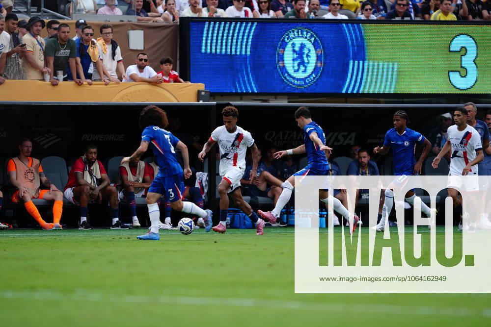 Medal ceremony for players of chelsea and psg :fifa club world cup 2925. (spo) medal ceremony for players of chelsea and psg :fifa club world cup 2925. July 13, 2025, new jersey, usa: medal ceremony of finalists of fifa club world cup 2025 presented by us president donald trump and fifa president gianni infantino after soccer match between chelsea and psg valid for the finals of fifa club world cup 2025 at metlife stadium in new jersey. Chelsea won 3-0. (Foto: Briant Mendez Thenews2 imago images) SPO