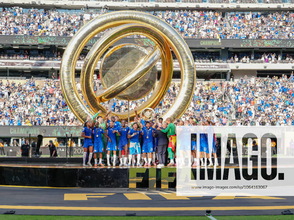 Medal ceremony for players of chelsea and psg :fifa club world cup 2025. (spo) medal ceremony for players of chelsea and psg :fifa club world cup 2925. July 13, 2025, new jersey, usa: medal ceremony of finalists of fifa club world cup 2025 presented by us president donald trump and fifa president gianni infantino after soccer match between chelsea and psg valid for the finals of fifa club world cup 2025 at metlife stadium in new jersey. Chelsea won 3-0. (Foto: Briant Mendez Thenews2 imago images) SPO