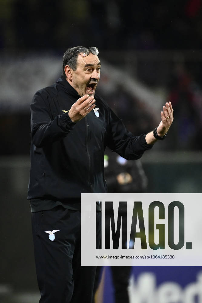Foto Massimo Paolone LaPresse 26 Febbraio 2024 - Firenze, Italia - calcio - Fiorentina vs Lazio - Campionato italiano di calcio Serie A TIM 2023 2024 - Stadio Artemio Franchi. Nella foto: Maurizio Sarri (SS Lazio) da indicazioni ai suoi giocatori February 26, 2024 Florence, Italy - sport, calcio - Fiorentina vs Lazio - Italian Serie A Football Championship 2023 2024 - Artemio Franchi Stadium. In the pic: Maurizio Sarri (SS Lazio) shouts instructions to his players