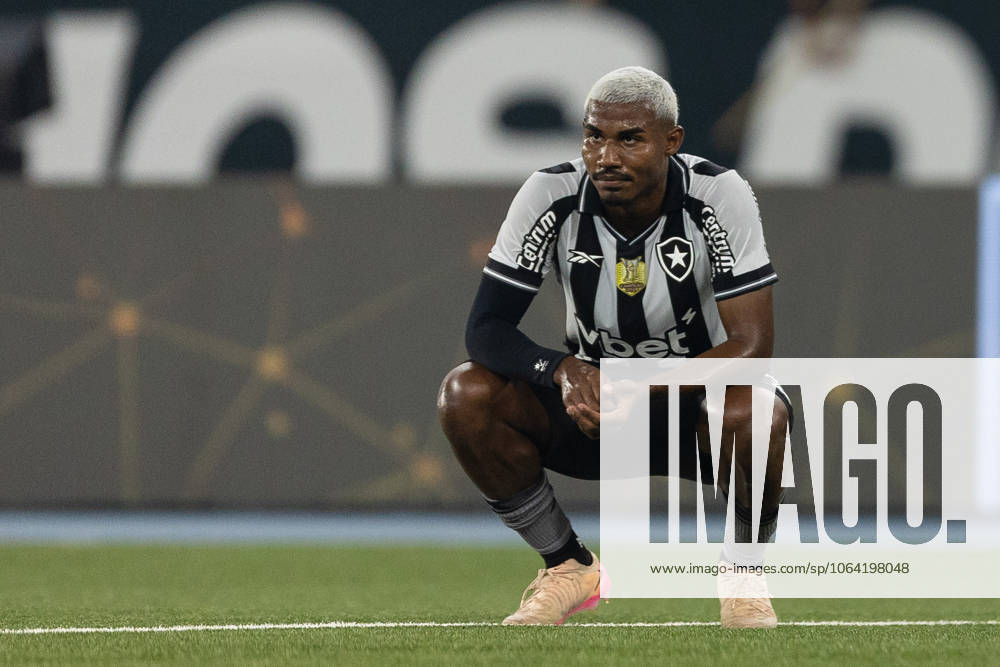 Soccer - Brasileirao 2025 - Botafogo 0:0 Vitoria RIO DE JANEIRO, BRAZIL - JULY 16: CUIABANO of Botafogo after the draw between Botafogo and Vitoria as part of Brasileirao 2025 at Estadio Olimpico Nilton Santos on July 16, 2025 in Rio de Janeiro, Brazil. Rio de Janeiro Estadio Olimpico Nilton Santos Brazil