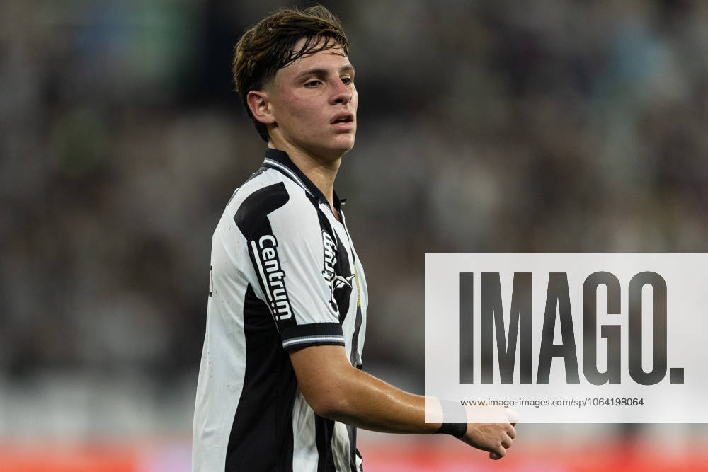 Soccer - Brasileirao 2025 - Botafogo 0:0 Vitoria RIO DE JANEIRO, BRAZIL - JULY 16: ALVARO MONTORO of Botafogo looks on during the match between Botafogo and Vitoria as part of Brasileirao 2025 at Estadio Olimpico Nilton Santos on July 16, 2025 in Rio de Janeiro, Brazil. Rio de Janeiro Estadio Olimpico Nilton Santos Brazil
