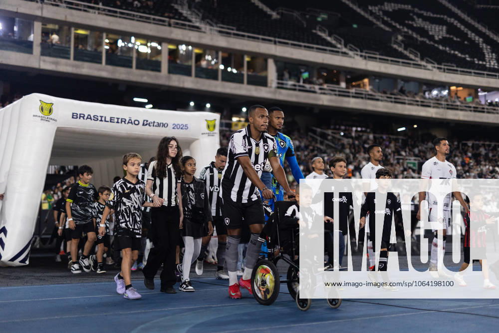 Soccer - Brasileirao 2025 - Botafogo 0:0 Vitoria RIO DE JANEIRO, BRAZIL - JULY 16: MARLON FREITAS of Botafogo enters the pitch prior to the match between Botafogo and Vitoria as part of Brasileirao 2025 at Estadio Olimpico Nilton Santos on July 16, 2025 in Rio de Janeiro, Brazil. Rio de Janeiro Estadio Olimpico Nilton Santos Brazil