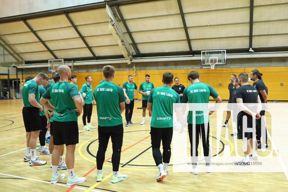 HBL1 Training kick-off of SC DHfK Leipzig, 17 07 25 Speech by Head Coach Raul Alonso SC DHfK Leipzig in the team circle, Team Handball, DAIKIN HBL, Season 2025 2026, Training kick-off of SC DHfK Leipzig on 17 07 25 in the Quarterback Immobilien Arena Leipzig Kleine Arena