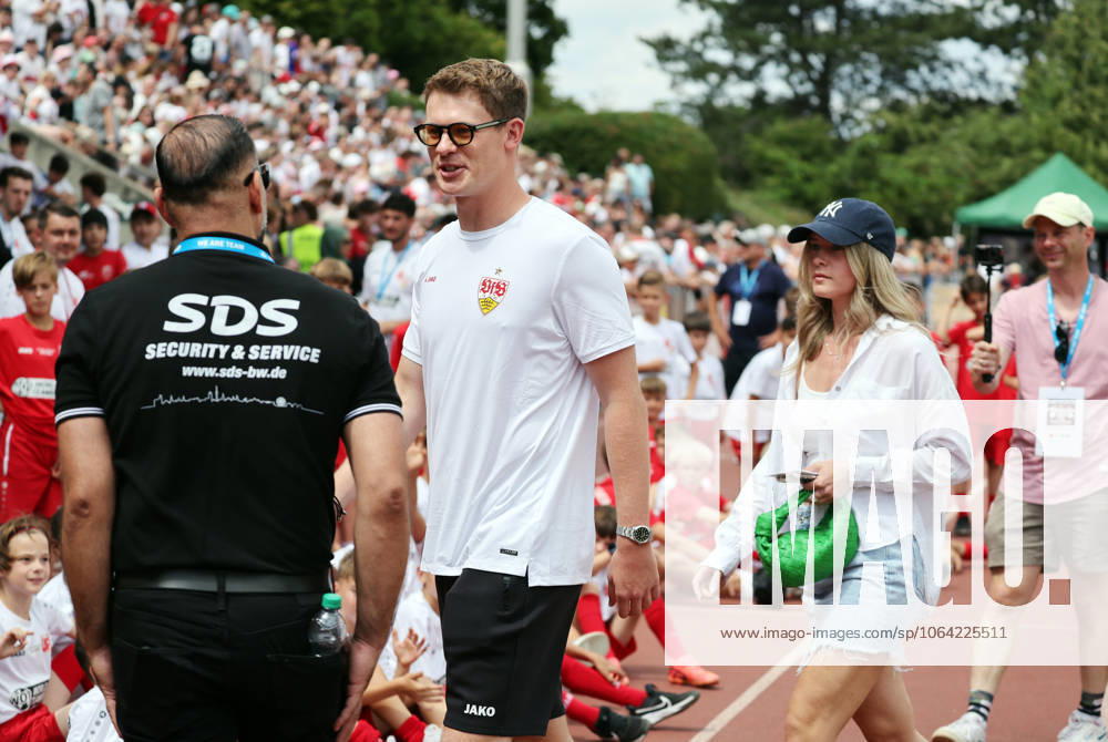 12 07 25 SV Fellbach VfB Stuttgart Germany, Stuttgart, 12 07 2025, Soccer, Bundesliga, Test match, SV Fellbach VfB Stuttgart Alexander Nübel VfB Stuttgart with girlfriend Eileen