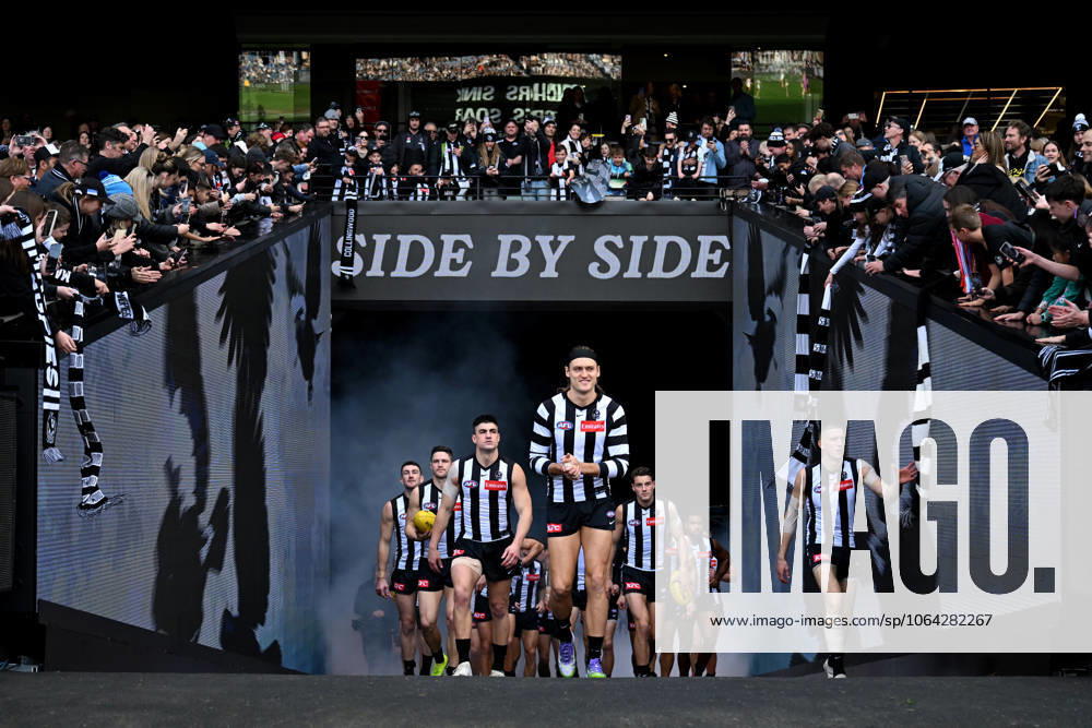 AFL MAGPIES DOCKERS, Darcy Moore of Collingwood (centre) leads the team onto the field ahead of the AFL Round 19 match between the Collingwood Magpies and the Fremantle Dockers at Melbourne Cricket Ground in Melbourne, Sunday, July 20, 2025. ( NO ARCHIVING, MELBOURNE VICTORIA AUSTRALIA