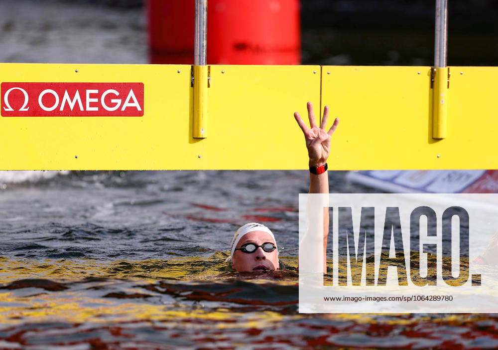 (250720) -- SINGAPORE, July 20, 2025 -- Florian Wellbrock of Germany celebrates after the mixed 4X1500m relay final of open water at the World Aquatics Championships 2025 in Singapore, July 20, 2025. ) (SP)SINGAPORE-OPEN WATER-WORLD AQUATICS CHAMPIONSHIPS-MIXED 4X1500M RELAY LuoxYuan