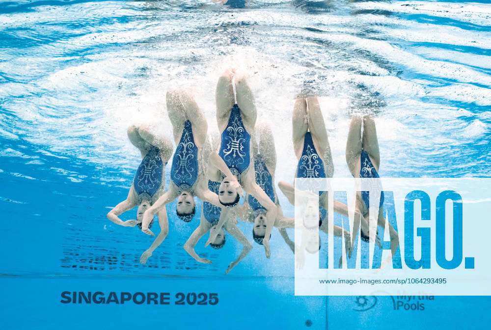 (250720) -- SINGAPORE, July 20, 2025 -- Team China perform during the team free final of artistic swimming at the World Aquatics Championships in Singapore, July 20, 2025. ) (SP)SINGAPORE-WORLD AQUATICS CHAMPIONSHIPS-ARTISTIC SWIMMING-TEAM FREE XiaxYifang