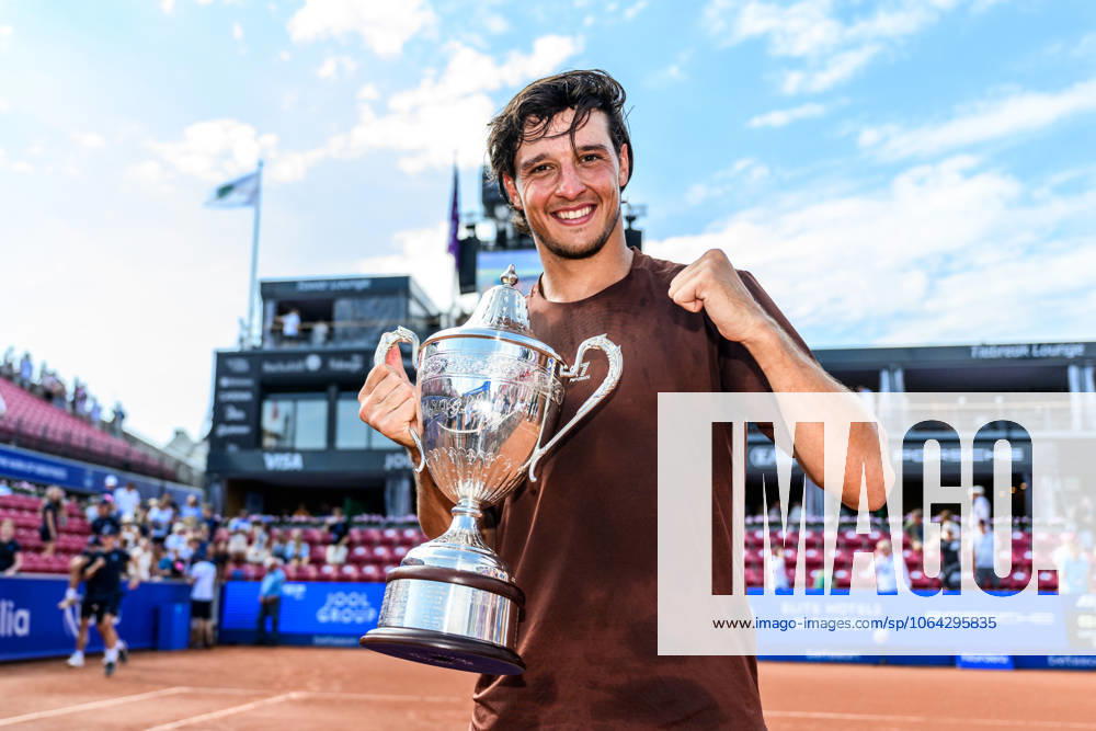 Luciano Darderi of Italy celebrates with the trophy after the singles final tennis match during day 8 on July 20, 2025 in Bastad Photo Mathilda Schuler BILDBYRAN kod MA MA0849 tennis atp 250 nordea open bbeng jubel