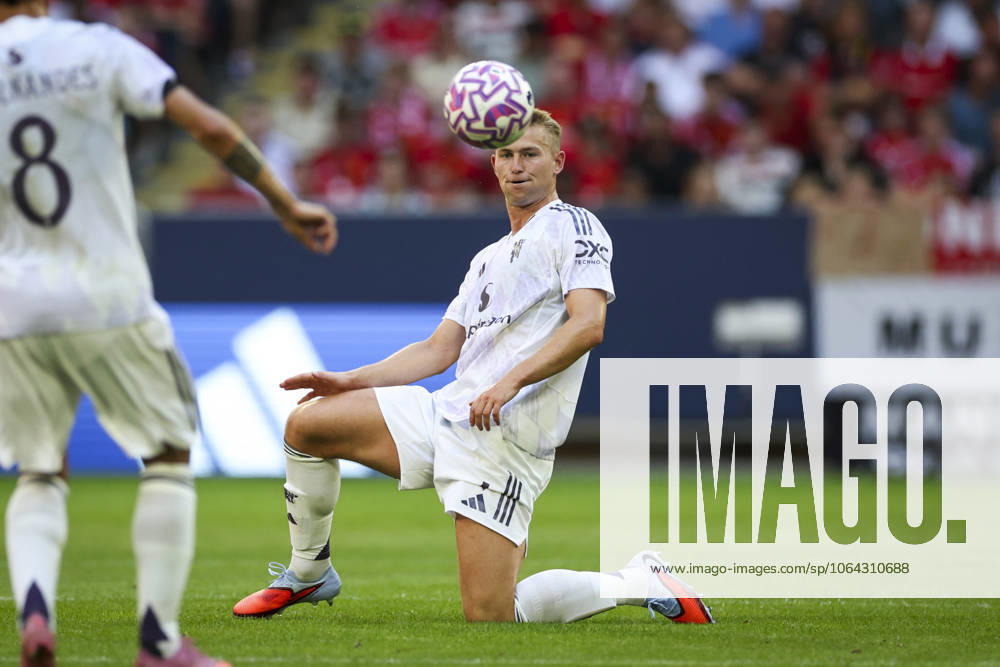 Manchester United, ManU FC v Leeds United FC, Pre-Season Friendly, Stockholm Manchester United defender Matthijs de Ligt (4) heads the ball during the Manchester United FC v Leeds United FC Pre-Season Friendly match at the Strawberry Arena, Stockholm, Sweden on 19 July 2025 Credit: Phil Duncan Every Second Media Editorial use only. All images are copyright Every Second Media Limited. No images may be reproduced without prior permission.