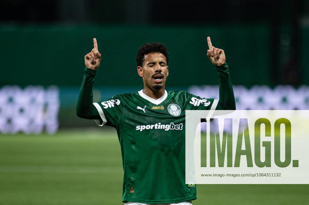 Match between Palmeiras and Atletico-MG for the Brazilian football championship Sao Paulo (SP), 7 20 2025 - Brazilian Championship Palmeiras vs Atletico-MG - Lucas Evangelista celebrates his goal in the match between Palmeiras and Atletico-MG, for the 15th round of the Brazilian Football Championship, on Sunday night, July 20, 2025, at Allianz Parque, in Sao Paulo-SP. (Foto: Ronaldo Barreto Thenews2 imago images) SPO