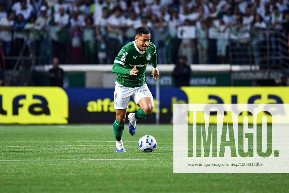 Palmeiras x Atlético MG SaO PAULO, SP - 20.07.2025: PALMEIRAS X ATLéTICO MG - Vitor Roque of Palmeiras during the match between Palmeiras x Atlético MG, valid for the fifteenth round of the 2025 Brazilian Football Championship, this Sunday, (20) at Allianz Parque, SP. (Photo: Roberto Casimiro Fotoarena) x2773516x RobertoxCasimiro
