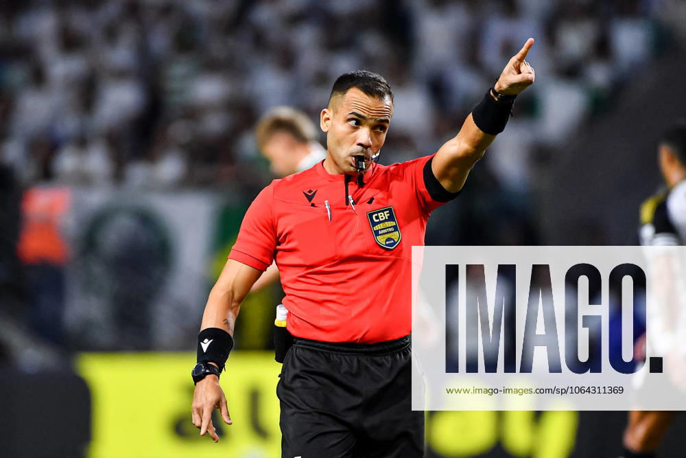 Palmeiras x Atlético MG SaO PAULO, SP - 20.07.2025: PALMEIRAS X ATLéTICO MG - Referee Alex Gomes Stefano during the match between Palmeiras x Atlético MG, valid for the fifteenth round of the 2025 Brazilian Football Championship, this Sunday, (20) at Allianz Parque, SP. (Photo: Roberto Casimiro Fotoarena) x2773519x RobertoxCasimiro