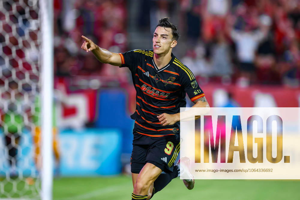 FRISCO, TX - JULY 19: FC Dallas forward Petar Musa ( 9) celebrates after scoring a second half goal during the MLS, Fussball Herren, USA soccer game between FC Dallas and St. Louis City SC on July 19, 2025 at Toyota Stadium in Frisco, TX. (Photo by Matthew Visinsky Icon Sportswire) SOCCER: JUL 19 MLS FC Dallas vs St. Louis City SC Icon250719001