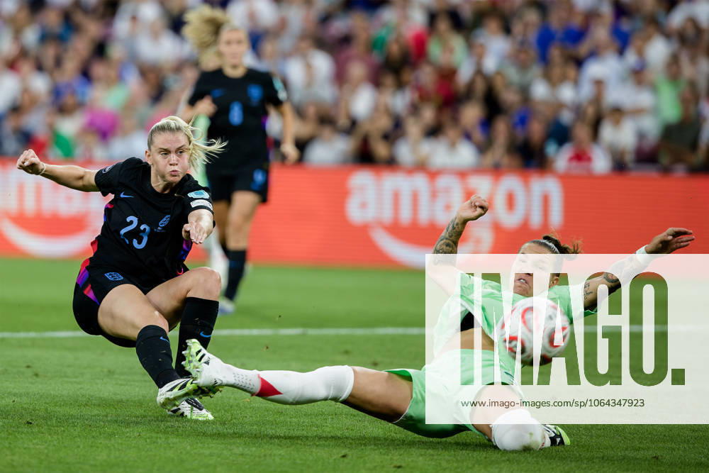 Geneva, Switzerland, July 22nd 2025: Alessia Russo (23 England) and Elena Linari (5 Italy) in action during the UEFA Womens EURO 2025 Semi-Final match between England and Italy at Stade de Geneve in Geneva, Switzerland. (Pedro Porru SheKicks SPP)